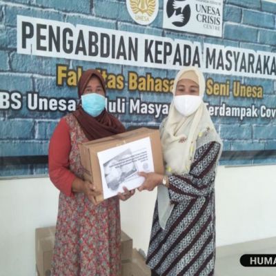 Peduli Covid-19, PKM Dosen FBS Bagikan Sembako, Masker dan Handsanitizer
