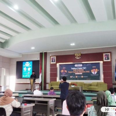 Tim Belmawa Dikti Sampaikan Strategi Lolos Pendanaan Hingga PIMNAS dalam ToT PKM FEB