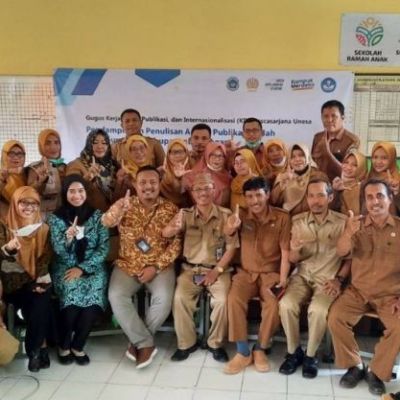 Puluhan Guru di Lamongan Belajar Menulis Karya Ilmiah Bersama Gugus KPI UNESA