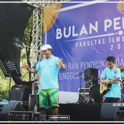 BULAN PENDIDIKAN FIP UNESA Rektor dan Dosen Unjuk Skill Bermain Musik