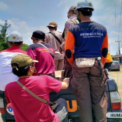 Banjir Jombang Relawan Pramuka Unesa Galang Donasi dan Bantu Evakuasi
