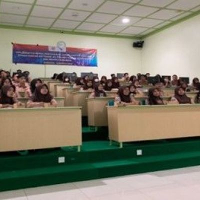 Dosen D-4 Teknik Sipil Beri Pelatihan Penyusunan Jadwal Proyek Konstruksi di SMKN 2 Surabaya