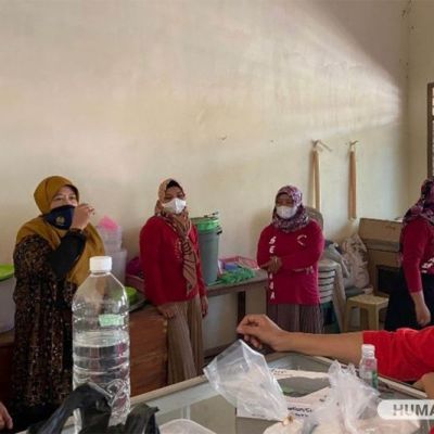 Berdayakan Perempuan Desa, Dosen UNESA Rintis Home Industri Aneka Sabun