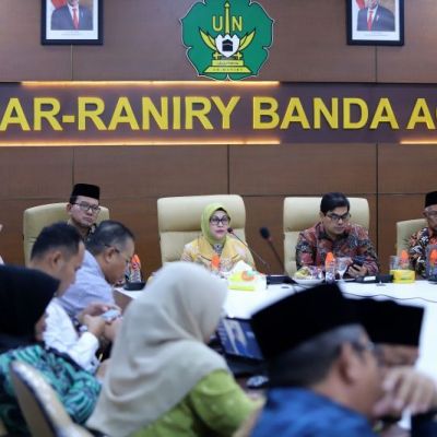 Gubes UNESA Bicara Moderasi Beragama dan Ekonomi Syariah dalam FGD UIN Ar-Raniry