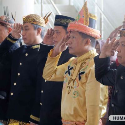 Suasana Keberagaman dalam Upacara Peringatan Hardiknas UNESA
