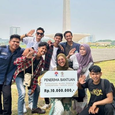 Limbah Kulit Jeruk Antarkan Mahasiswa UNESA Raih Penghargaan Kemenpora RI