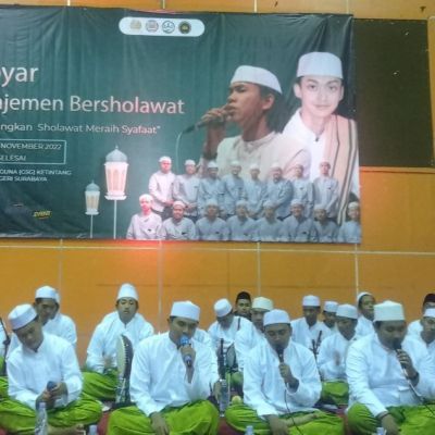 Trio Gus Muda Sharing Keutamaan Shalawat dalam Gebyar Manajemen Bersholawat