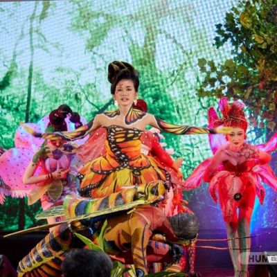 Diapresiasi Dosen-Dekan, Karya Perias Muda UNESA Bikin Riuh Atrium Royal Plaza
