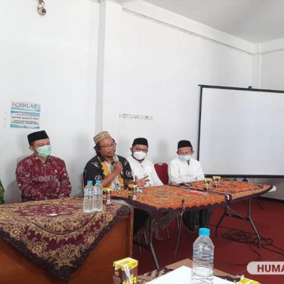 Tim PKM Unesa Latih Santri Al Falah Ploso Menulis Artikel Populer