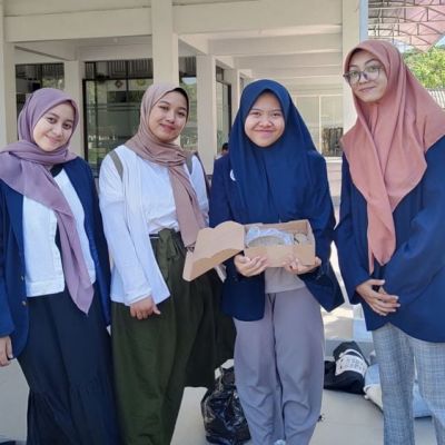Inovasi Unik Mahasiswa FBS UNESA Ciptakan Alat Makan yang Bisa Dimakan
