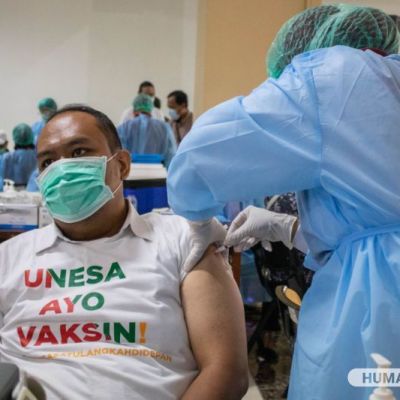 1800 Civitas Academica Unesa Terima Suntikan Vaksin Tahap Pertama