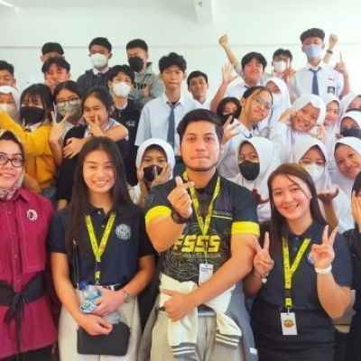 Berita Foto Kunjungan Mahasiswa Luar Negeri ke Labschool UNESA