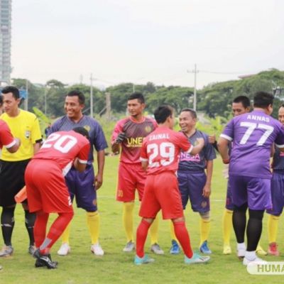 UNESA GELAR LAGA AMAL BERSAMA LEGENDA PERSEBAYA UNTUK BENCANA ALAM DI JAWA TIMUR