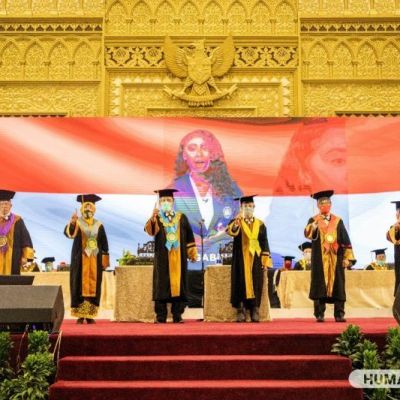 Pengukuhan Empat Guru Besar Baru, Dedikasi Unesa Bagi Dunia Pendidikan