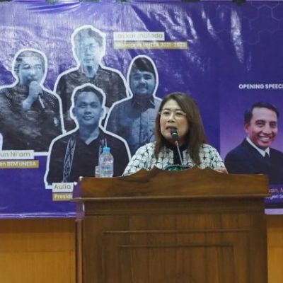 Deputi Kantor Staf Presiden Bicara Peran Generasi Muda dalam Govercy Seminar Himastan UNESA