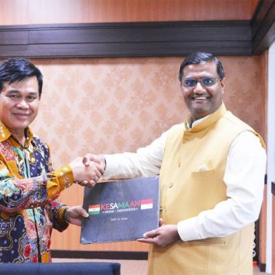 Laksanakan Pekan Budaya India di Unesa