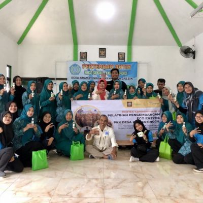 Mahasiswa PPG Adakan Pelatihan Pembuatan Sabun dari Eco-Enzyme di Gresik