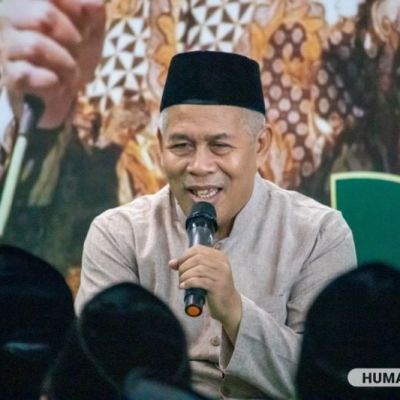 Isi Pengajian di UNESA, Kiai Marzuki Ajak Civitas Tingkatkan Ibadah di Bulan Suci Ramadan