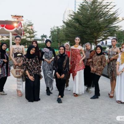 Prodi dan Fashionesa Ikut Mejeng Nang Suroboyo
