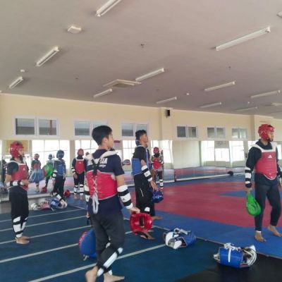 Atlet Taekwondo SLOMPN Unesa Latih Feeling untuk Kuasi Tendangan Abhorighi