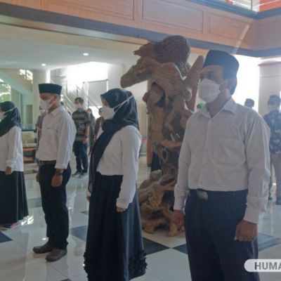 Lantik 5 Fungsional PNS, Wakil Rektor Bidang Dua SDM UNESA Harus Adaptif dan Berinovasi