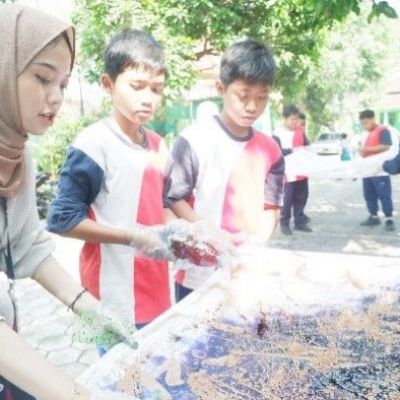 Keseruan Membantik ala Siswa dan Tim KKN di Nganjuk, Karyanya Masuk Pameran