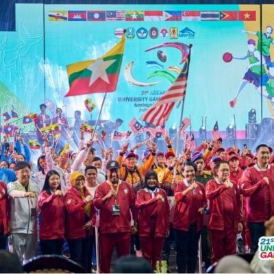 Opening Ceremony AUG XXI 2024 Dilaksanakan di UNESA, Menpora RI dan Rektor Optimistis Indonesia Juara Umum