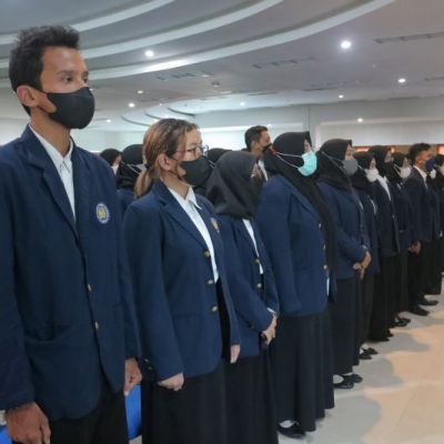 Yudisium FBS Dekan Bagikan Kiat Hadapi Tantangan Zaman Kepada Lulusan