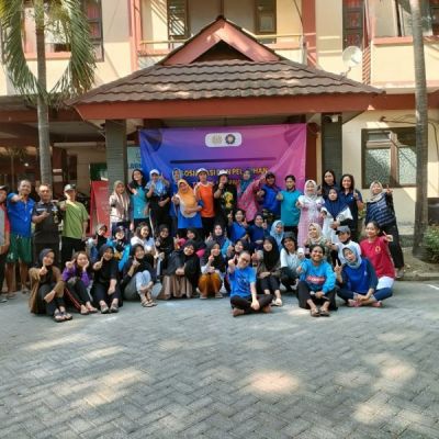 Berita Foto Warga Asrama UNESA Belajar Tanggap Kebakaran bersama Damkar Kota Surabaya