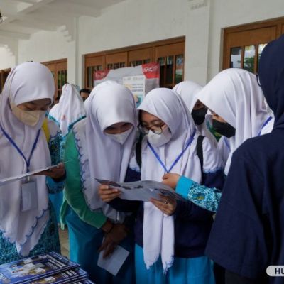Berita Foto UNESA dalam Campus Expo Balai Pemuda