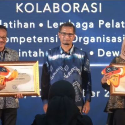 UNESA Raih Penghargaan Pendidikan Vokasi Nonformal Berprestasi 2022